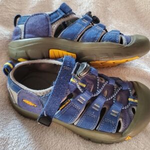 Keen Newport H2 Kids Blue and Yellow Outdoor Sandals with Closed-Toe Design